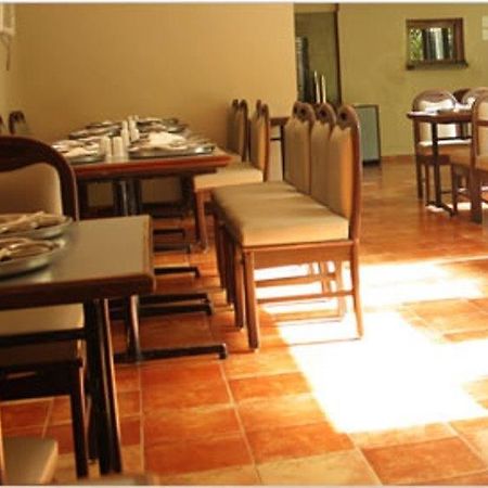 Hotel Dudawat Ahmadabad Zewnętrze zdjęcie