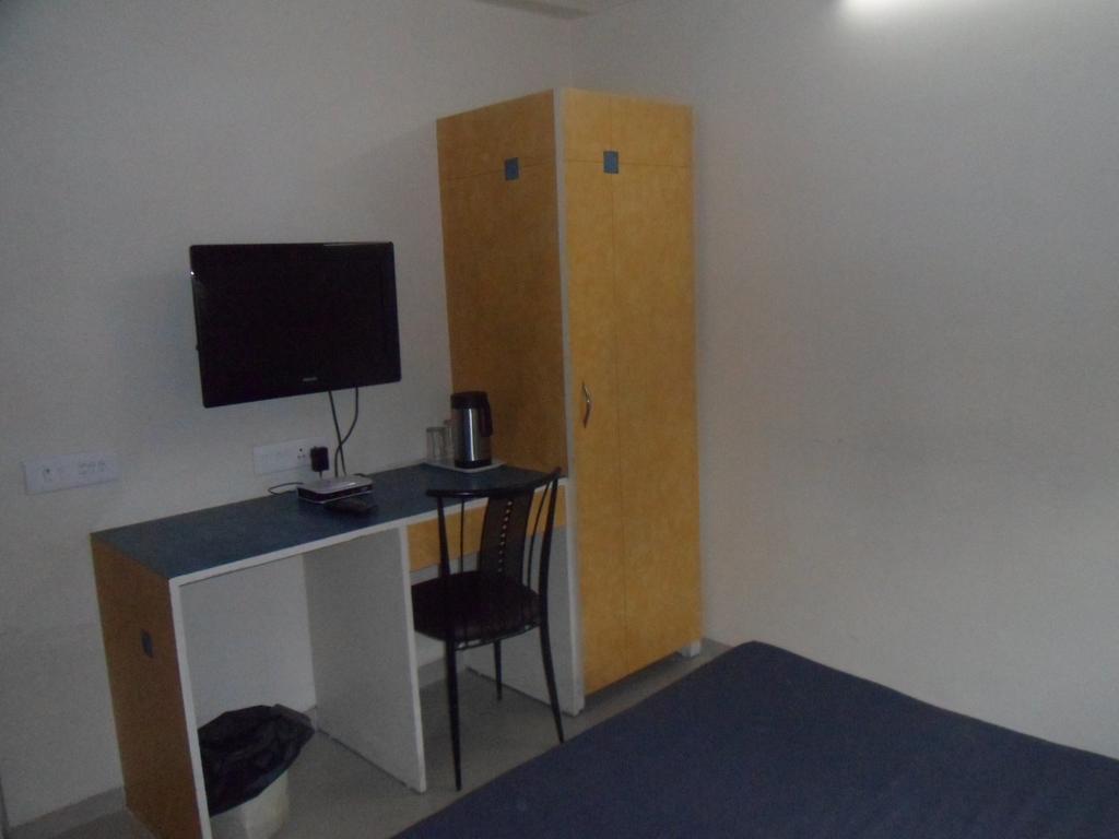 Hotel Dudawat Ahmadabad Pokój zdjęcie