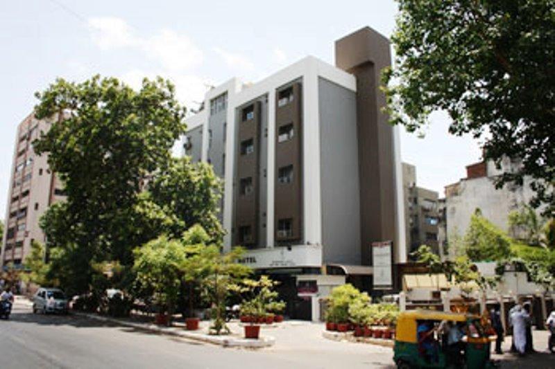 Hotel Dudawat Ahmadabad Zewnętrze zdjęcie